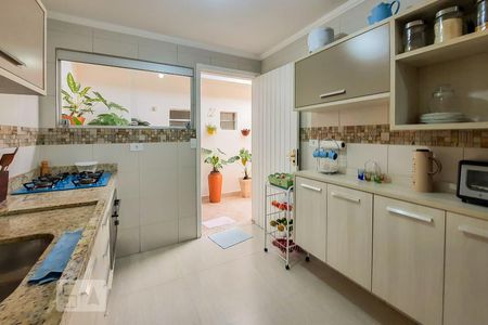 Casa à venda com 164m², 3 quartos e 4 vagas Casa à venda com 164m², 3 quartos e 4 vagasCozinha