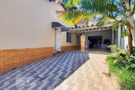 Casa à venda com 164m², 3 quartos e 4 vagas Casa à venda com 164m², 3 quartos e 4 vagasGaragem