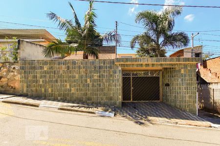 Casa à venda com 164m², 3 quartos e 4 vagas Casa à venda com 164m², 3 quartos e 4 vagasFachada