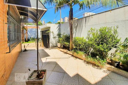 Casa à venda com 164m², 3 quartos e 4 vagas Casa à venda com 164m², 3 quartos e 4 vagasQuintal