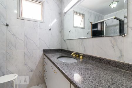 Apartamento à venda com 146m², 3 quartos e 2 vagas Apartamento à venda com 146m², 3 quartos e 2 vagasBanheiro Suite