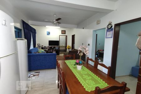 Casa à venda com 287m², 5 quartos e 2 vagasCozinha