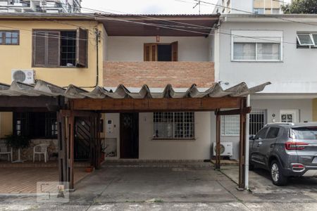 Casa de condomínio para alugar com 110m², 3 quartos e 2 vagas Casa de condomínio para alugar com 110m², 3 quartos e 2 vagasFachada