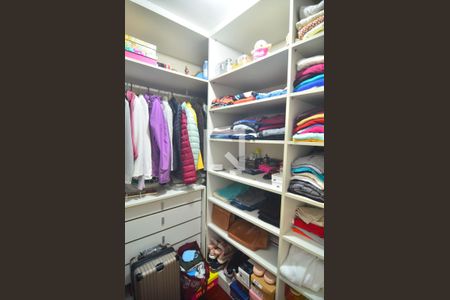 Casa à venda com 232m², 3 quartos e 3 vagasCloset