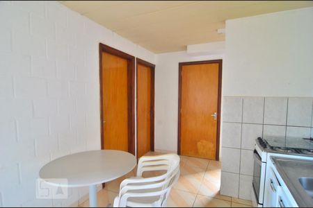 Sala e cozinha de apartamento à venda com 2 quartos, 60m² em Estância Velha, Canoas