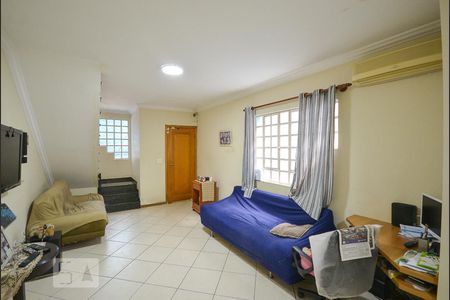 Sala de casa à venda com 3 quartos, 179m² em Vila Brasílio Machado, São Paulo