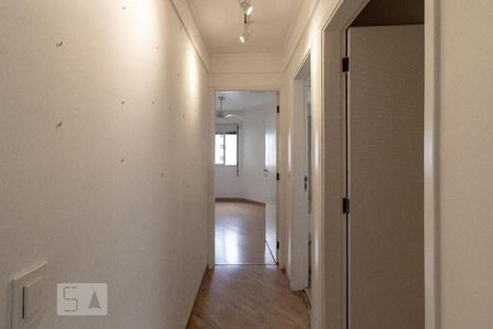 Corredor para os quartos de apartamento para alugar com 3 quartos, 117m² em Moema, São Paulo