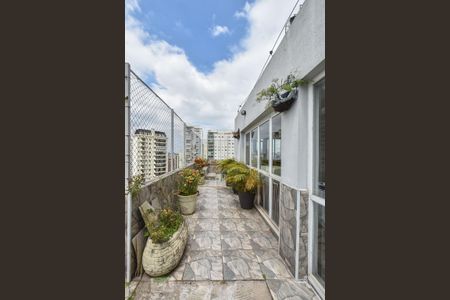 Apartamento à venda com 195m², 4 quartos e 2 vagasVaranda Coberturaq