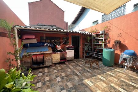 Casa à venda com 192m², 2 quartos e 2 vagas Casa à venda com 192m², 2 quartos e 2 vagasQuintal