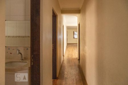 Casa à venda com 361m², 6 quartos e 4 vagasCorredor