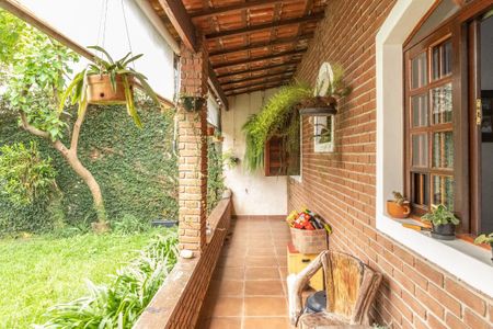 Casa à venda com 361m², 6 quartos e 4 vagasEdícula - Varanda