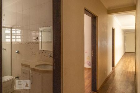 Casa à venda com 361m², 6 quartos e 4 vagasCorredor