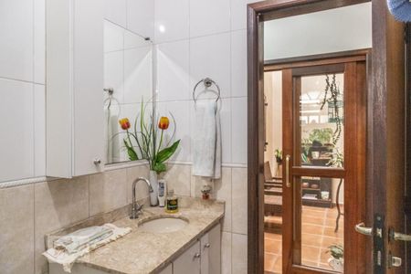 Casa à venda com 361m², 6 quartos e 4 vagasEdícula - Banheiro