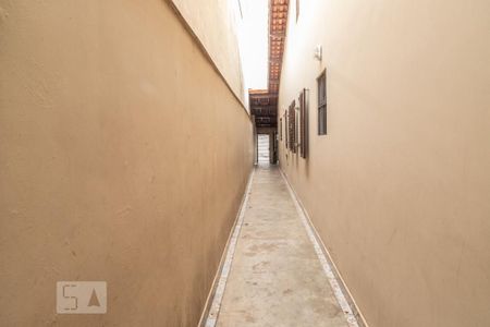 Casa à venda com 361m², 6 quartos e 4 vagasCorredor lateral externo