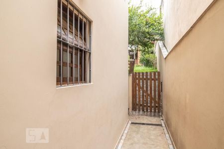Casa à venda com 361m², 6 quartos e 4 vagasCorredor lateral externo