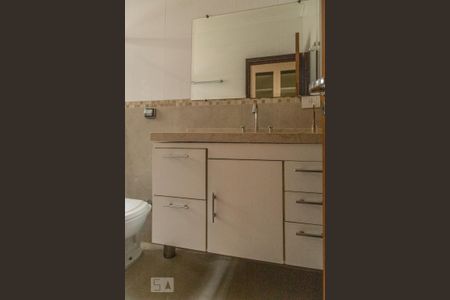 Casa à venda com 361m², 6 quartos e 4 vagasBanheiro da Suíte