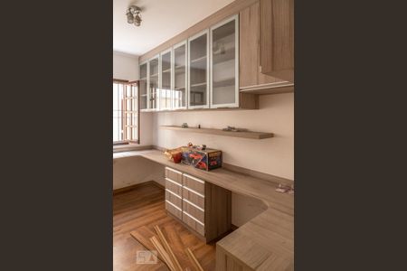 Casa à venda com 361m², 6 quartos e 4 vagasEscritório