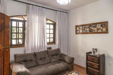 Casa à venda com 361m², 6 quartos e 4 vagasEdícula - Sala