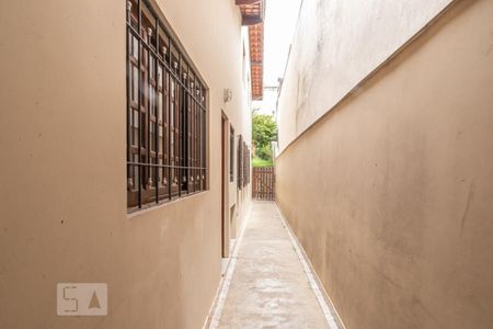 Casa à venda com 361m², 6 quartos e 4 vagasCorredor lateral externo