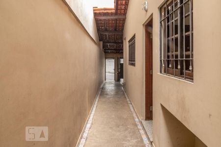 Casa à venda com 361m², 6 quartos e 4 vagasCorredor lateral externo