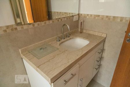 Casa à venda com 361m², 6 quartos e 4 vagasBanheiro da Suíte