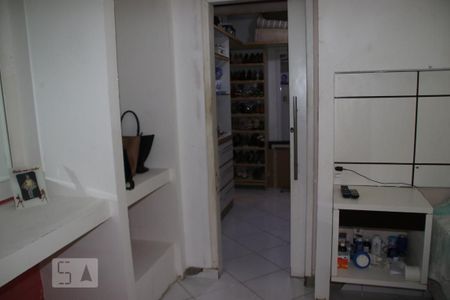 Casa de condomínio à venda com 250m², 5 quartos e 2 vagasQuarto 4