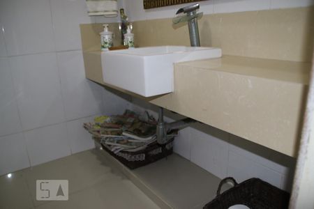 Casa de condomínio à venda com 250m², 5 quartos e 2 vagasLavabo