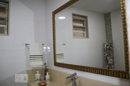 Casa de condomínio à venda com 250m², 5 quartos e 2 vagasLavabo