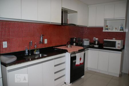 Casa de condomínio à venda com 250m², 5 quartos e 2 vagasCozinha