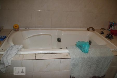 Casa de condomínio à venda com 250m², 5 quartos e 2 vagasBanheiro quarto 4