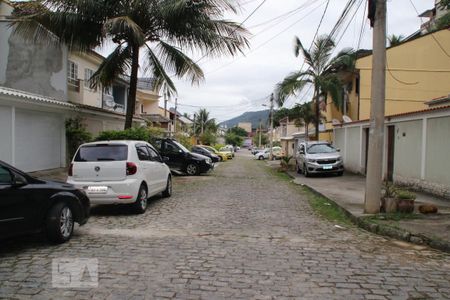 Casa de condomínio à venda com 250m², 5 quartos e 2 vagasFachada