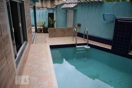 Casa de condomínio à venda com 250m², 5 quartos e 2 vagasPiscina