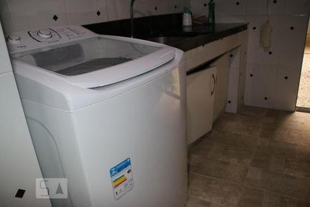 Casa de condomínio à venda com 250m², 5 quartos e 2 vagasÁrea de Serviço