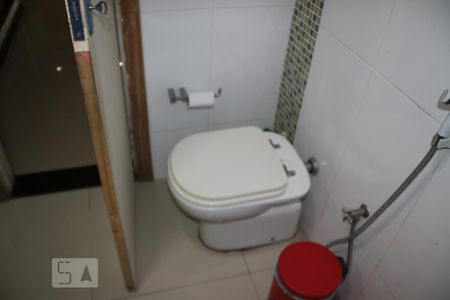 Casa de condomínio à venda com 250m², 5 quartos e 2 vagasLavabo