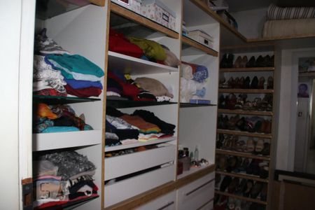 Casa de condomínio à venda com 250m², 5 quartos e 2 vagasCloset do quarto 4