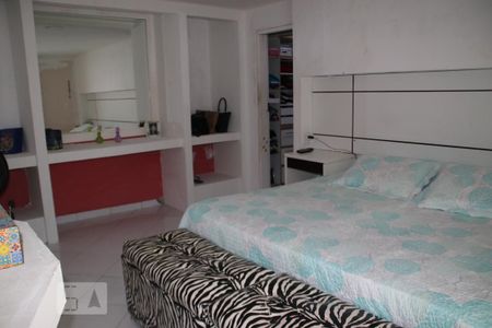 Casa de condomínio à venda com 250m², 5 quartos e 2 vagasQuarto 4