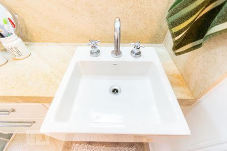 Apartamento à venda com 78m², 2 quartos e 1 vagaBanheiro da Suíte