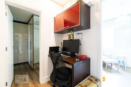 Apartamento à venda com 78m², 2 quartos e 1 vagaEscritório