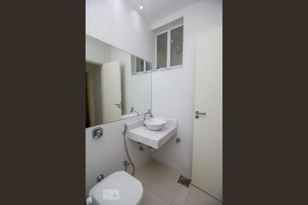 Apartamento à venda com 143m², 3 quartos e 1 vaga Apartamento à venda com 143m², 3 quartos e 1 vagaBanheiro Social 1