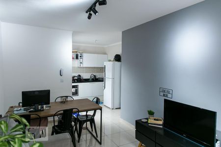 Sala de casa de condomínio para alugar com 2 quartos, 90m² em Horto Florestal, São Paulo