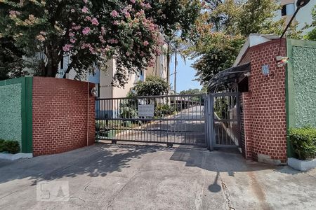 Apartamento para alugar com 47m², 2 quartos e 1 vaga Apartamento para alugar com 47m², 2 quartos e 1 vagaFachada