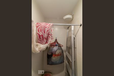 Apartamento à venda com 57m², 1 quarto e 1 vaga Apartamento à venda com 57m², 1 quarto e 1 vagaBanheiro de Serviço