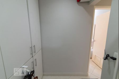 Apartamento à venda com 57m², 1 quarto e 1 vaga Apartamento à venda com 57m², 1 quarto e 1 vagaCloset