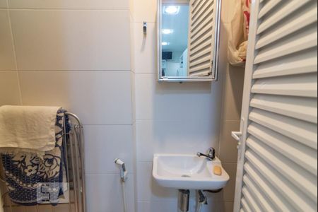 Apartamento à venda com 57m², 1 quarto e 1 vaga Apartamento à venda com 57m², 1 quarto e 1 vagaBanheiro de Serviço