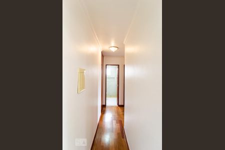 Corredor de apartamento para alugar com 2 quartos, 80m² em Vila Guarani (z Sul), São Paulo