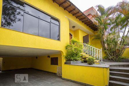 Casa para alugar com 205m², 4 quartos e 6 vagasFachada