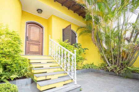 Casa para alugar com 205m², 4 quartos e 6 vagasEntrada