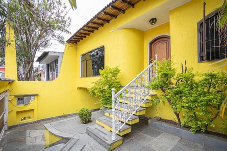 Casa para alugar com 205m², 4 quartos e 6 vagasEntrada