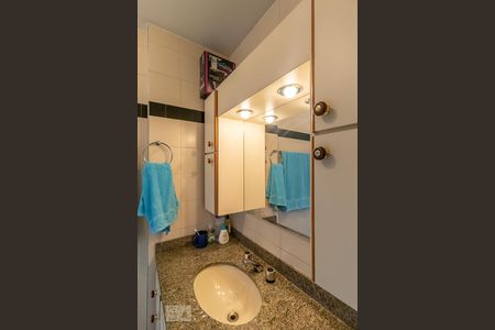 Apartamento à venda com 96m², 3 quartos e 2 vagasBanheiro da suíte