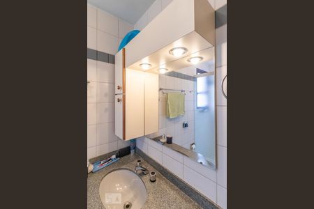 Apartamento à venda com 96m², 3 quartos e 2 vagasBanheiro social